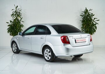 Daewoo Gentra Вид 4